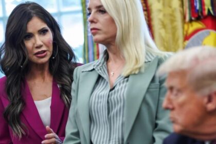 Secretária de Segurança pede a Trump veto total a viajantes de países acusados de enviar “assassinos” aos EUA 10 ocrente 1764679830