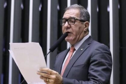 Relator da PEC propõe jornada de 40 horas e mantém escala 6x1 com restrições 8 ocrente 1764761903