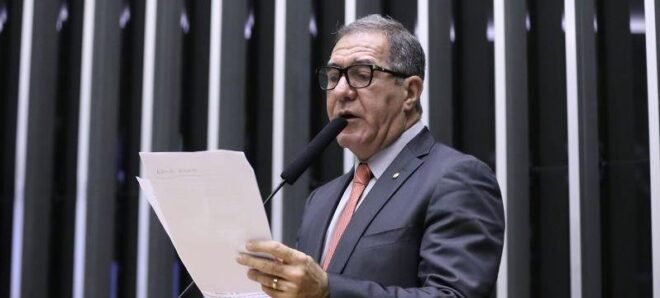 Relator da PEC propõe jornada de 40 horas e mantém escala 6x1 com restrições 2 ocrente 1764761903