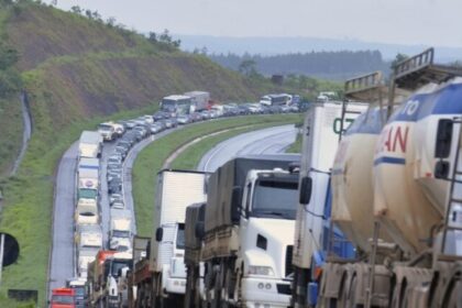 Caminhoneiros articulam paralisação nacional para quinta-feira, 4 de dezembro 2 ocrente 1764788765