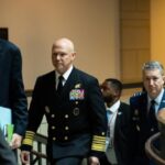 Almirante nega a parlamentares que secretário de Guerra de Trump tenha ordenado “matar todos” 4 ocrente 1764877836