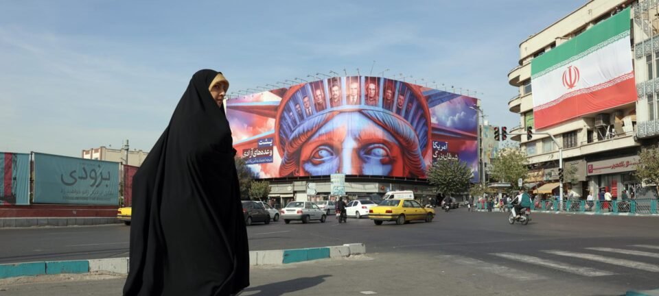 Khamenei condena diferença salarial no Ocidente e vira alvo de deboche na rede X 2 ocrente 1764882260