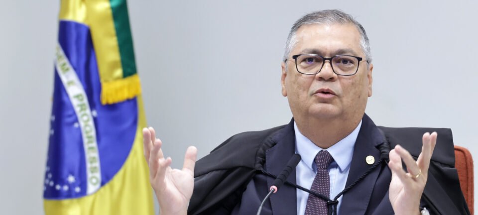 Dino suspende liberação de emendas de Eduardo Bolsonaro e Ramagem, ausentes nos EUA 2 ocrente 1764884078