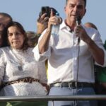 Bolsonaro sinaliza Flávio como nome para 2026 e agita mercado; dólar avança 5 ocrente 1764959659
