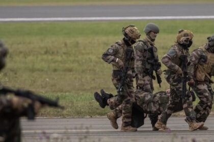 França reage a sobrevoo de cinco drones sobre base de submarinos nucleares 12 ocrente 1764973155