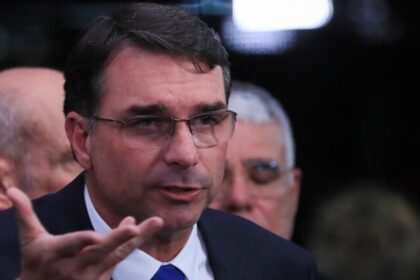 Indicação de Flávio Bolsonaro para 2026 mobiliza base fiel, mas enfrenta resistência do Centrão 18 ocrente 1764982180
