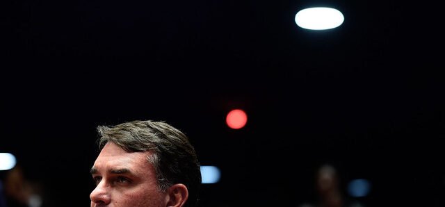 Flávio Bolsonaro adota tom mais duro contra STF e assume pré-candidatura ao Planalto 2 ocrente 1765003049