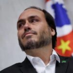 Carlos Bolsonaro se emociona em homenagem na Alesp e reclama de “desumanidade” contra o pai 5 ocrente 1765021807