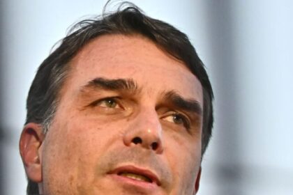 Flávio Bolsonaro fala em “preço” para recuar da corrida presidencial e promete campanha de união 6 ocrente 1765131640