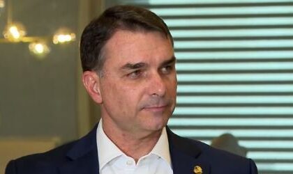 Flávio Bolsonaro condiciona desistência da corrida presidencial à elegibilidade de Jair Bolsonaro 6 ocrente 1765195493