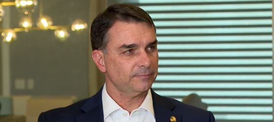 Flávio Bolsonaro condiciona desistência da corrida presidencial à elegibilidade de Jair Bolsonaro 2 ocrente 1765195493