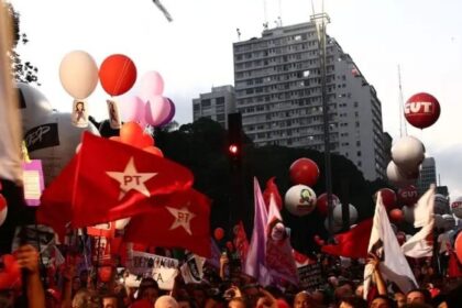 PT avalia convocar atos em 8 de janeiro após pré-lançamento de Flávio Bolsonaro 4 ocrente 1765196400