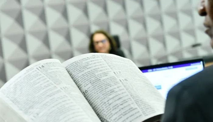 Senado analisa proposta que veda alterações na Bíblia e provoca tensão entre católicos e evangélicos 2 ocrente 1765204515