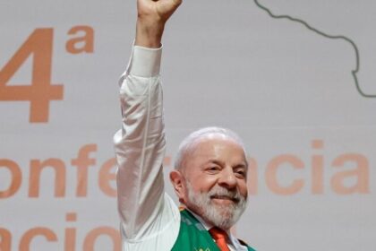 Lula compara adversários a “raposa no galinheiro” e ironiza tornozeleira de Bolsonaro em evento oficial 8 ocrente 1765231490