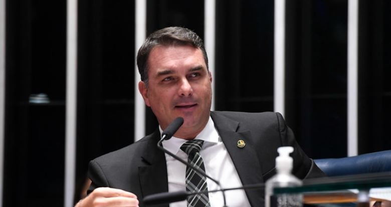 Tarcísio é visto como nome mais forte da direita e Flávio Bolsonaro empata com Lula, aponta Veritá 2 ocrente 1765234197