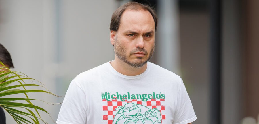 Carlos Bolsonaro ataca Centrão durante negociações de Flávio por apoio à Presidência 2 ocrente 1765283657