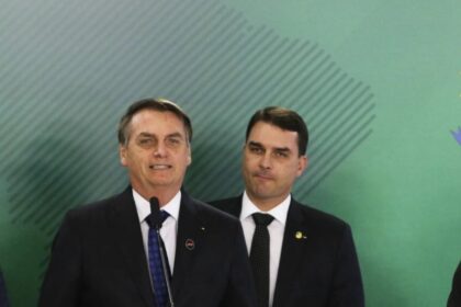 Jair Bolsonaro lança apoio ao filho Flávio como nome conservador para a Presidência 4 ocrente 1765309041