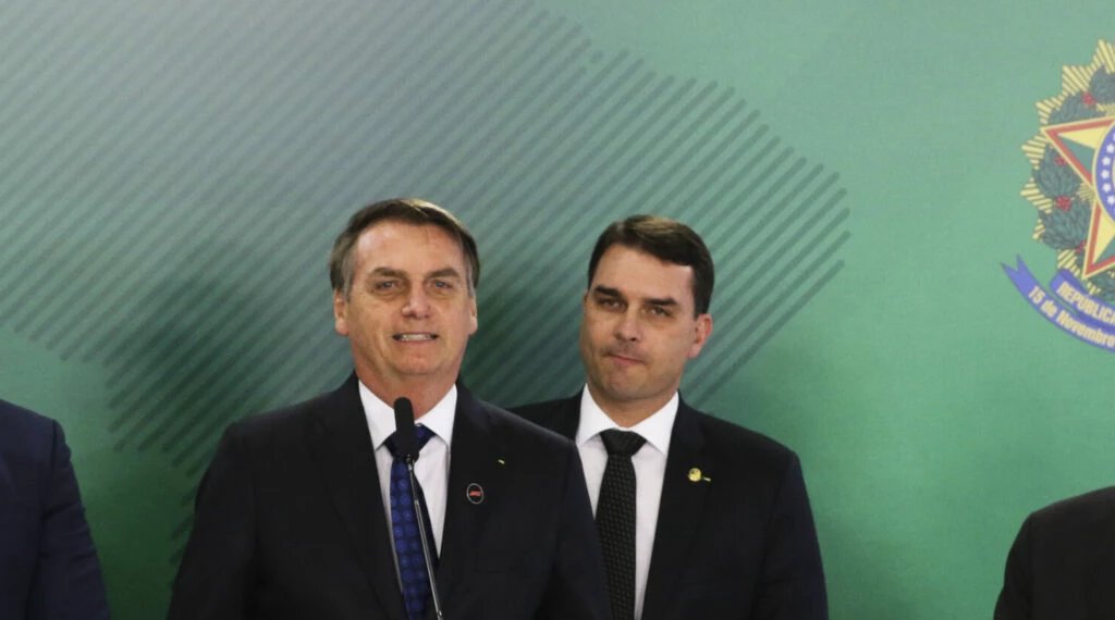 Jair Bolsonaro lança apoio ao filho Flávio como nome conservador para a Presidência 2 ocrente 1765309041