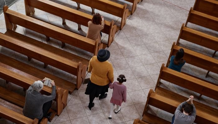 Britânicos que deixam o cristianismo migram principalmente para paganismo e espiritualidade, revela pesquisa 2 ocrente 1765325087