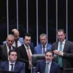 Câmara aprova projeto que pode cortar drasticamente pena de Bolsonaro e de réus do 8 de janeiro 4 ocrente 1765352320