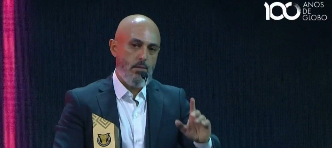 Técnico do Mirassol dedica prêmio de melhor do Brasileirão a Jesus em cerimônia no Rio 2 ocrente 1765371857