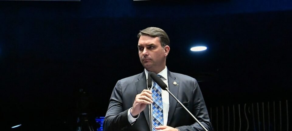 Edinho Silva minimiza pré-candidatura de Flávio Bolsonaro e ressalta base de 30% da direita 2 ocrente 1765384484