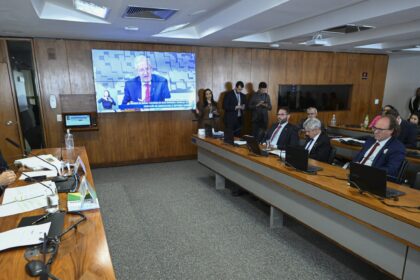 CCJ do Senado aprova PEC que extingue escala 6x1 e corta jornada para 40 horas semanais 12 ocrente 1765398001