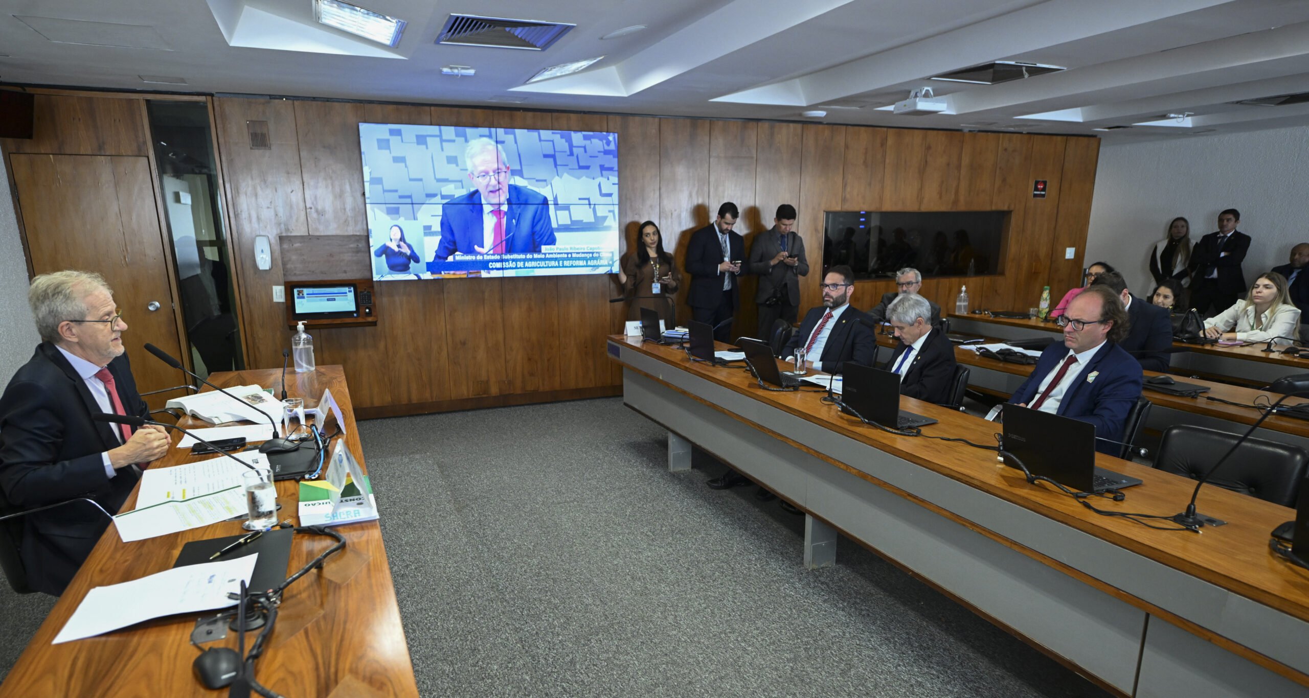 CCJ do Senado aprova PEC que extingue escala 6x1 e corta jornada para 40 horas semanais 2 ocrente 1765398001