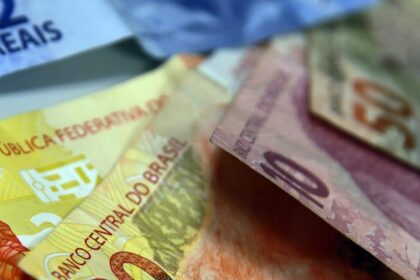Salário mínimo de 2026 será de R$ 1.621 após reajuste de 6,79% 8 ocrente 1765417910
