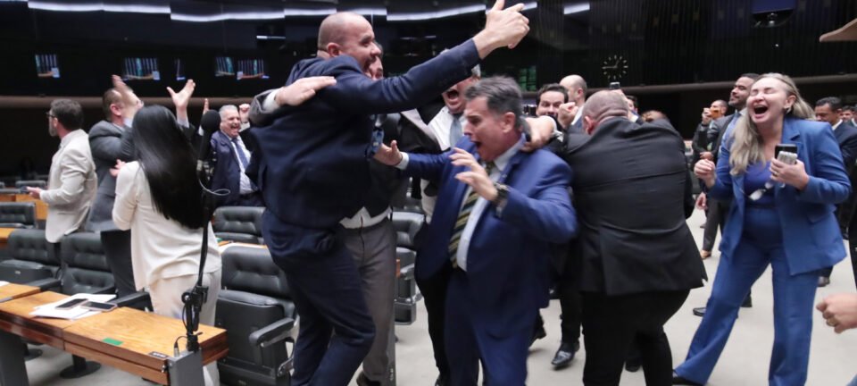 Câmara rejeita perda de mandato de Carla Zambelli; veja como cada deputado se posicionou 2 ocrente 1765432298