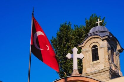 Relatório indica violência contínua e “ódio normalizado” contra cristãos na Turquia 4 ocrente 1765460978