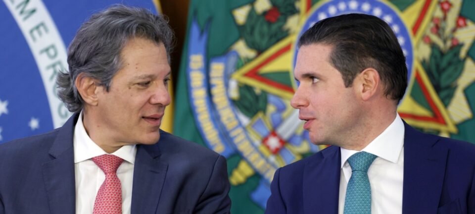Hugo Motta elogia arcabouço fiscal de Haddad e diz que modelo garante flexibilidade ao governo 2 ocrente 1765465726