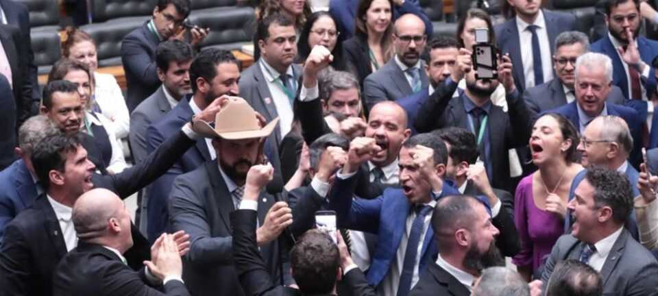 Oposição rebate críticas e afirma que PL da dosimetria mantém rigor para crimes violentos 2 ocrente 1765482634