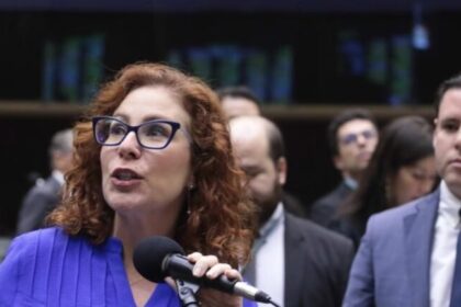 Moraes invalida voto da Câmara e ordena perda do mandato de Carla Zambelli, acirrando embate com o Congresso 8 ocrente 1765550354