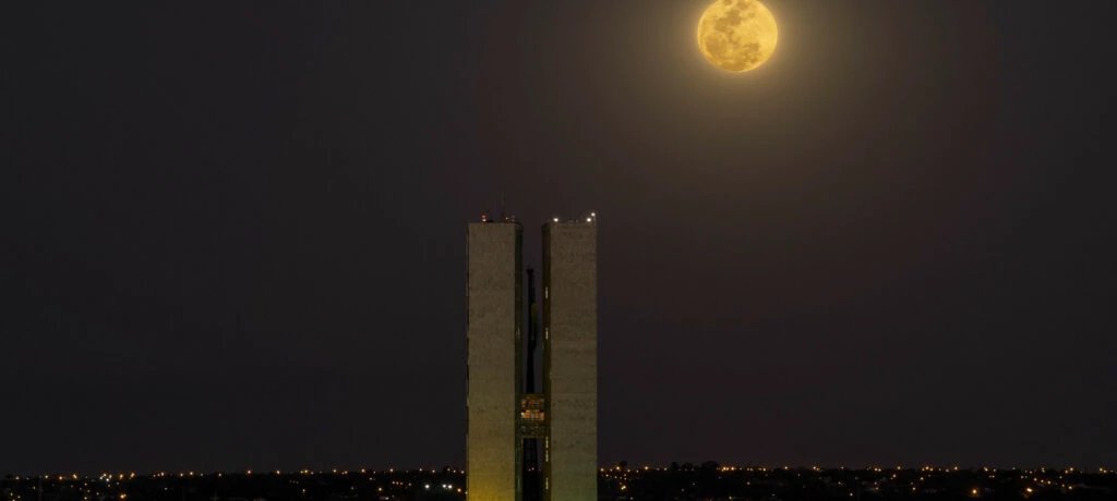 Semana turbulenta em Brasília: Magno Malta comenta pré-candidatura de Flávio Bolsonaro e embates no Congresso 2 ocrente 1765567269