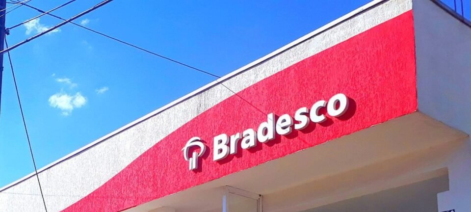 Aplicativos do Bradesco ficam instáveis e impedem acesso de clientes nesta sexta-feira 2 ocrente 1765569049