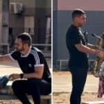 Mulher se comove ao receber cesta básica enquanto lia a Bíblia em praça 4 ocrente 1765641998