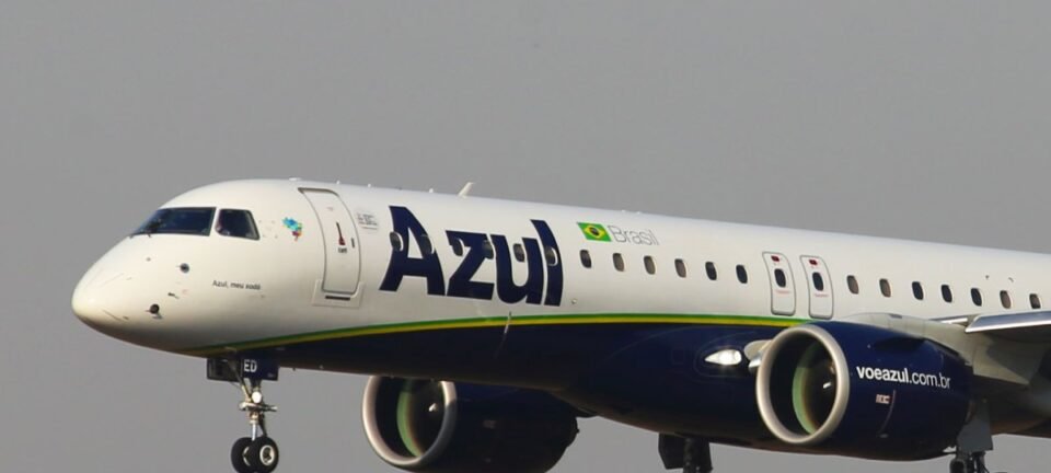 Brasil encara “bomba fiscal” para 2026; Justiça dos EUA dá sinal verde ao plano de recuperação da Azul 2 ocrente 1765686047