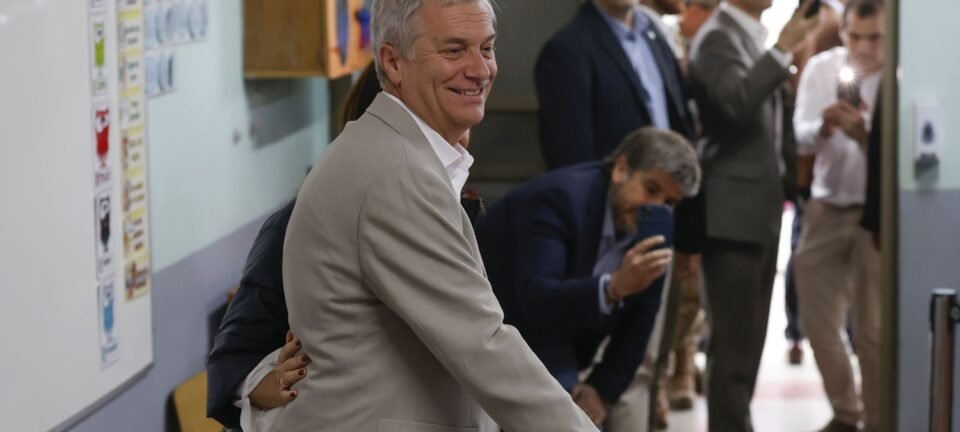 Jara e Kast depositam votos e acirram reta final do segundo turno presidencial chileno 2 ocrente 1765737376