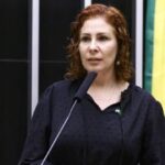 Carla Zambelli entrega mandato na Câmara; suplente Adilson Barroso é convocado 5 ocrente 1765742878