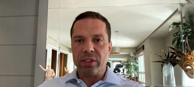 Advogado diz que Carla Zambelli renunciou ao mandato para “sair em grande estilo” 2 ocrente 1765799458