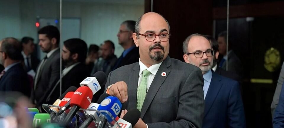 Vice-governador mineiro reafirma apoio a Zema e descarta campanha para Flávio Bolsonaro no 1º turno 2 ocrente 1765815668