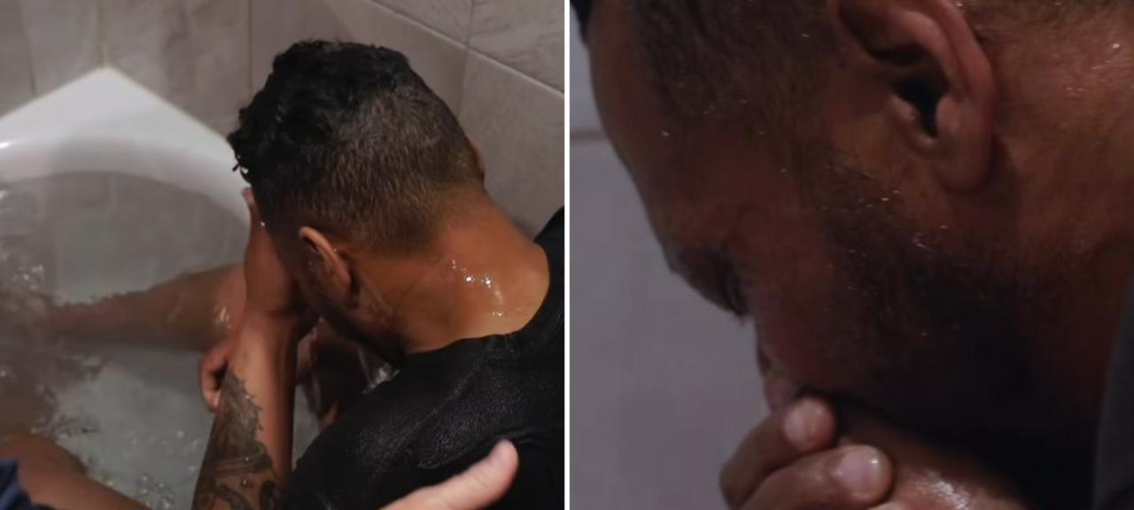 Ex-muçulmano abraça o cristianismo e é batizado em banheira nos EUA 2 ocrente 1765839898
