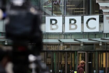 Trump move ação contra BBC e cobra US$ 5 bilhões por edição de fala 18 ocrente 1765850028
