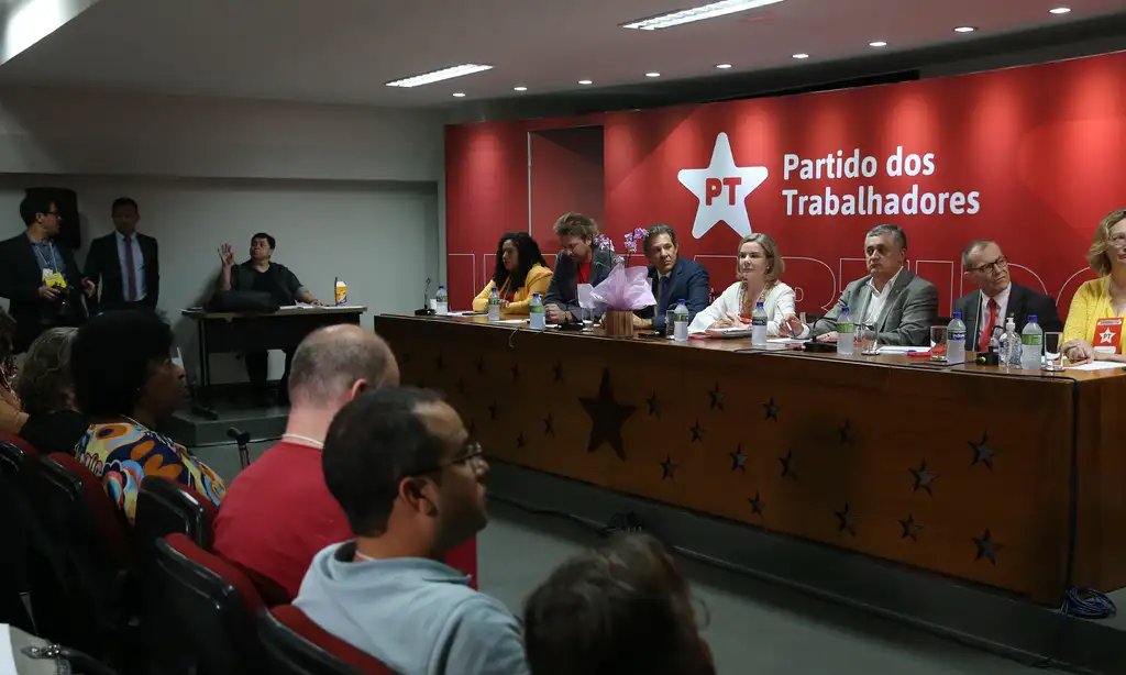 PT recorre ao STF para cassar mandato de Eduardo Bolsonaro por faltas excessivas 2 ocrente 1765914576
