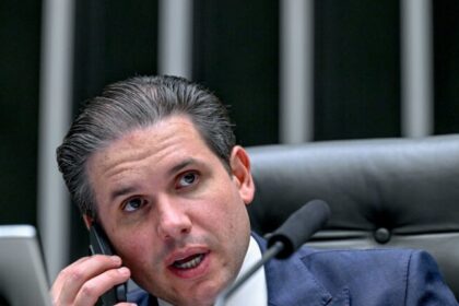 Hugo Motta articula renúncia de Ramagem e Eduardo Bolsonaro para afastar novo embate com o STF 12 ocrente 1765960539
