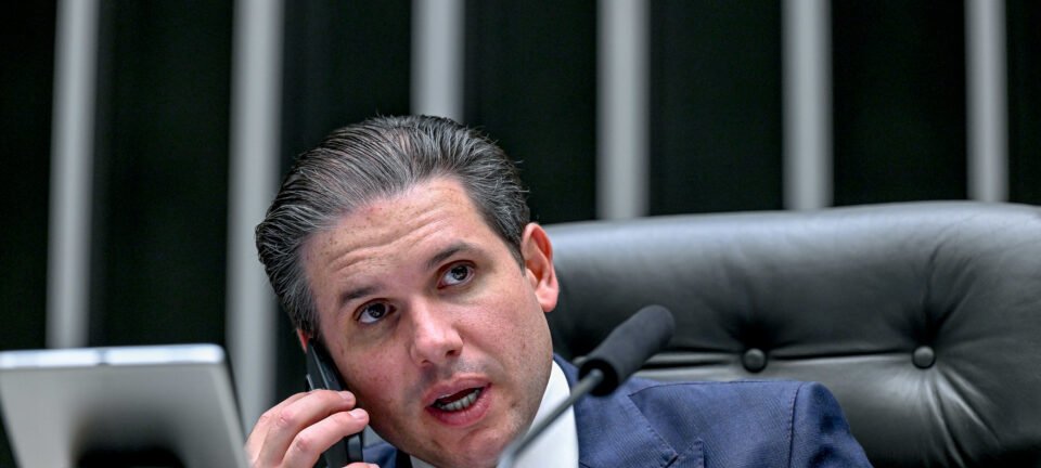 Hugo Motta articula renúncia de Ramagem e Eduardo Bolsonaro para afastar novo embate com o STF 2 ocrente 1765960539