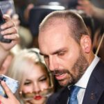 Defensoria pede revisão de decisão do STF que tornou Eduardo Bolsonaro réu 4 ocrente 1765968564