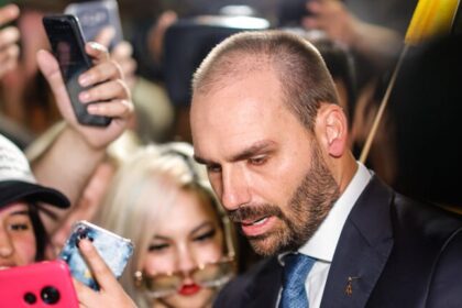 Defensoria pede revisão de decisão do STF que tornou Eduardo Bolsonaro réu 8 ocrente 1765968564
