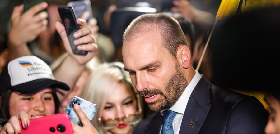 Defensoria pede revisão de decisão do STF que tornou Eduardo Bolsonaro réu 2 ocrente 1765968564